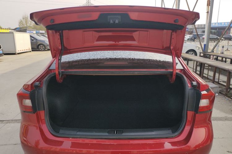 Used Roewe i5 2019 1.5L Automatic 4G Connected Langyue Edition Trunk