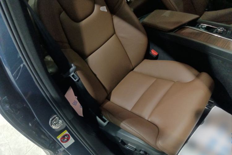 Used Volvo XC60 2023 B5 4x4 Smart Luxury Edition