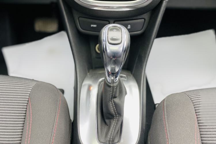 Used Buick Encore 2015 1.4T Automatic Two-Wheel Drive Urban Elite Version
