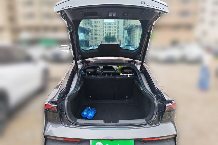 Used CHANGAN UNI-V 2022 1.5T Prestige Version Trunk