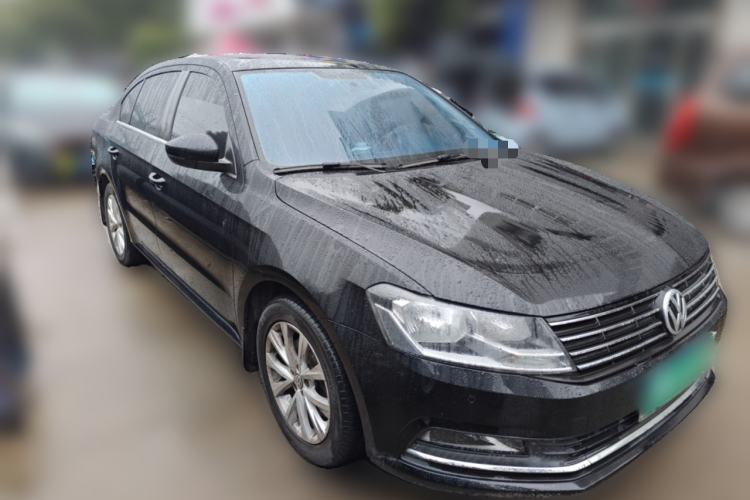 Used Volkswagen Lavida 2015 230TSI DSG Comfort Edition Front Right 45 Deg