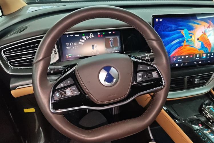 Used Denza D9 2025 DM-i Smart Drive 1020 Four-Wheel Drive Deluxe Model
