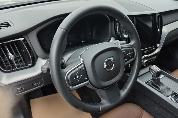 Used Volvo XC60 2021 T5 4x4 Smart Luxury Edition