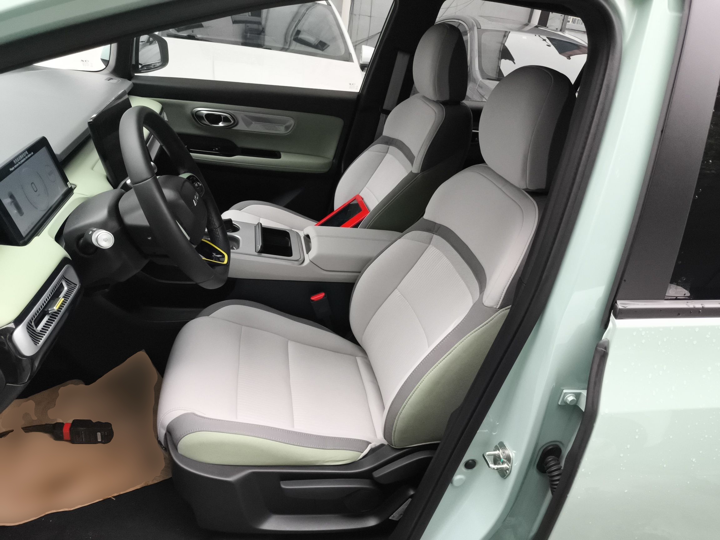 Переднее сиденье в автомобиле