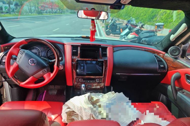 Used Nissan Patrol 2018 4.0L LinkedIn Edition Center Console