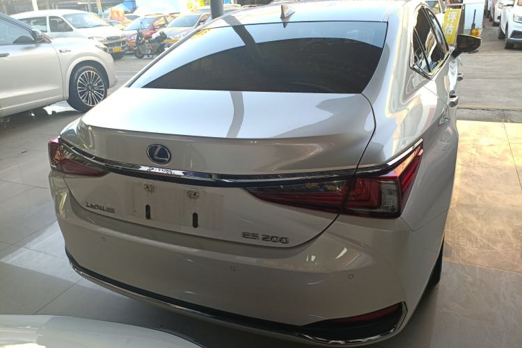 Used Lexus ES 2021 200 Excellence Edition
