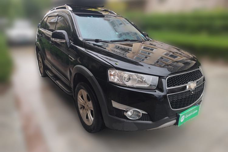 Used Chevrolet Captiva 2012 2.4L 4x4 Flagship Edition 7 Seats Front Right 45 Deg