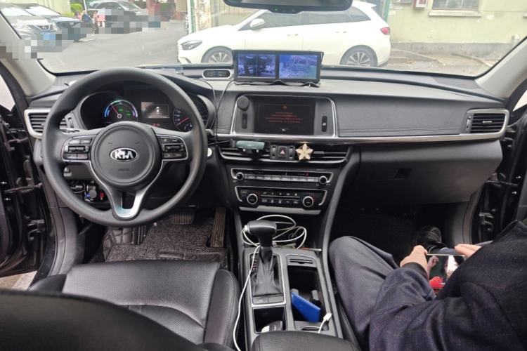 Used Kia K5 2016 2.0L Hybrid LUX Center Console