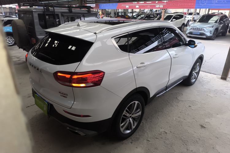 Used Haval H6 2017 Red Label 2.0T Automatic Two-Wheel Drive ZhiShang Model
