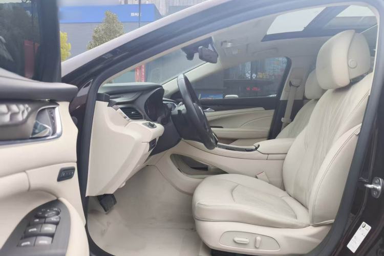 Used Buick LaCrosse 2022 Avenir Avia First Edition Interior 3