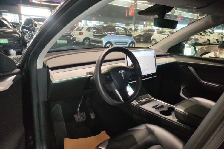 Used Tesla Model Y 2023 Rear-Wheel-Drive Version Center Console