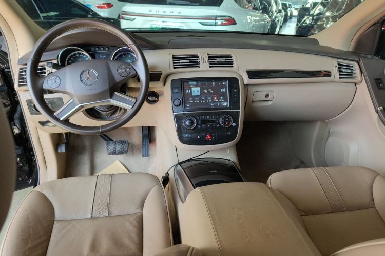 Used Mercedes-Benz R-Class 2017 R 320 4MATIC Business Edition Prestige Model
