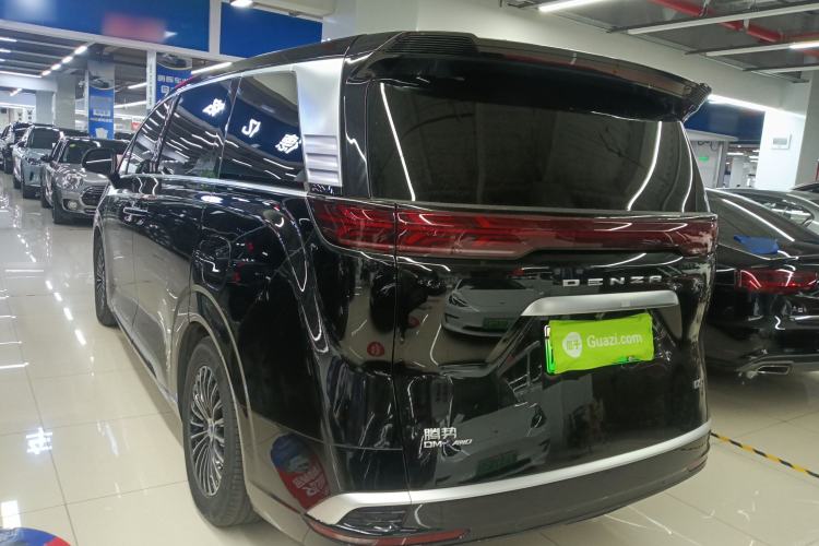 Used Denza D9 2022 DM-i 970 Four-Wheel Drive Prestige Model Exterior 2