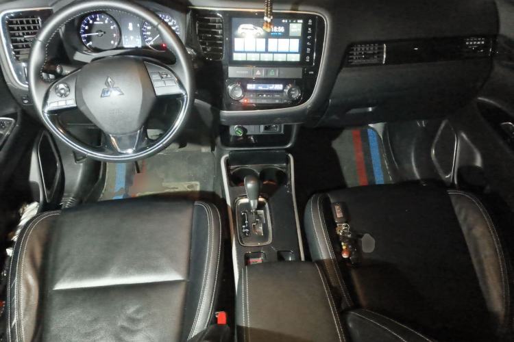 Used Mitsubishi Outlander 2020 2.0L Two-Wheel Drive Comfort Edition 7-Seater
