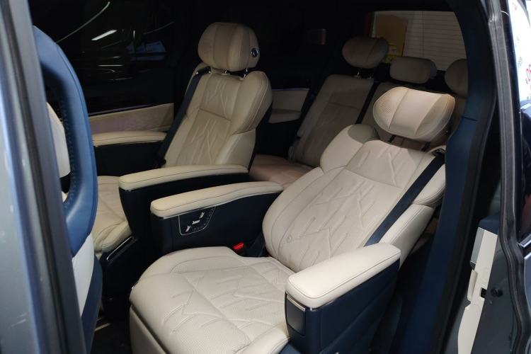 Used Zeekr 009 2024 7-Seater Walk-Through Version Four-Wheel Drive 108 kWh
