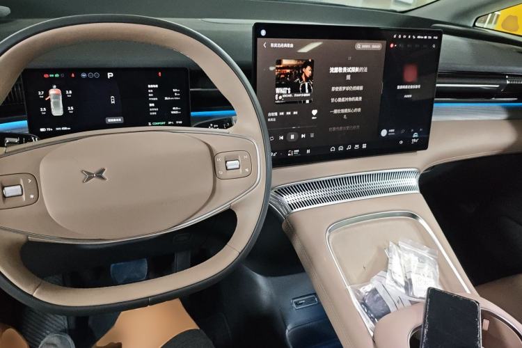 Used XPeng X9 2025 740 Ultra-Long Range Max Center Console