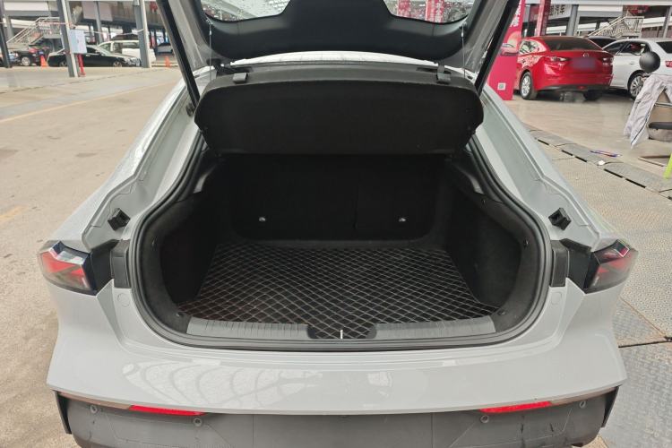 Used CHANGAN UNI-V 2022 1.5T Prestige Version Trunk