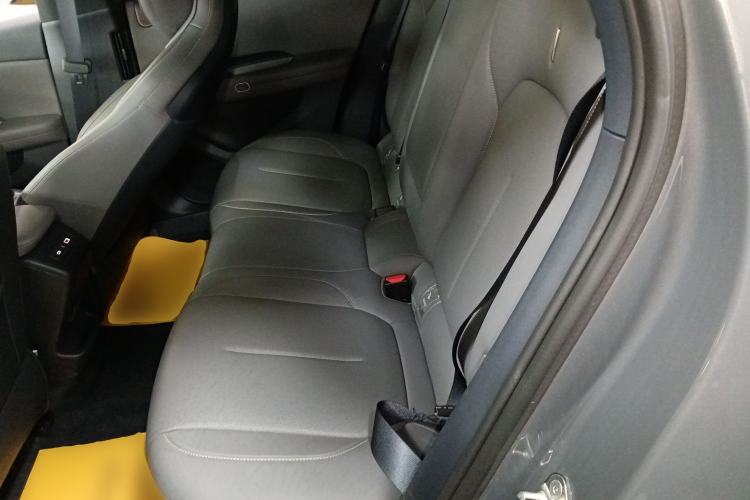 Used Lynk & Co Z20 2025 530 km Range Rear-Wheel Drive Max Left Rear Seat