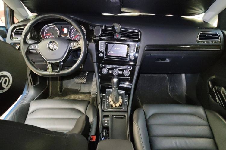 Used Volkswagen Golf 2014 1.4TSI Luxury Travel Edition Center Console