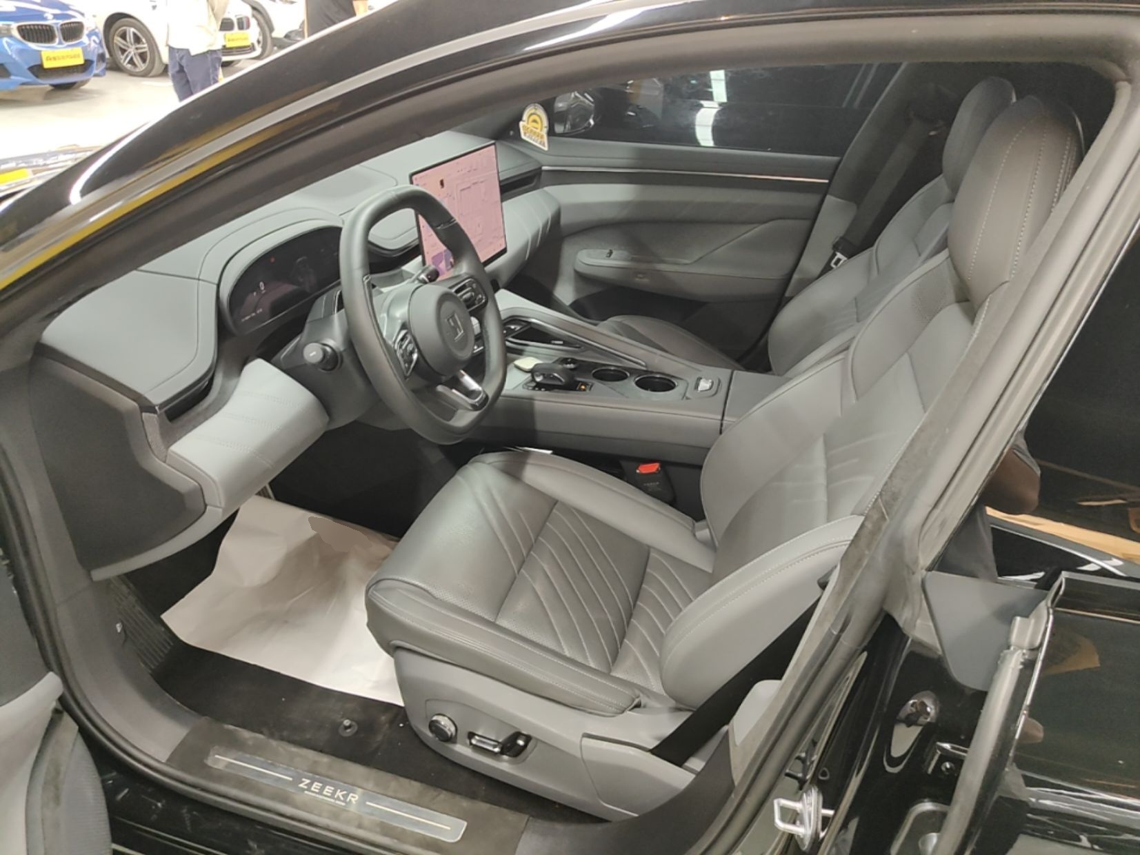 Zeekr 001 2025 YOU Edition 100 kWh All-Wheel Drive — снимка 17
