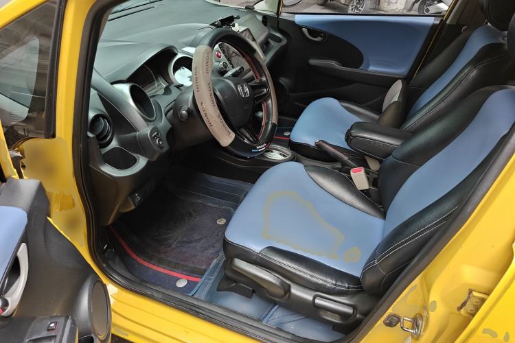 Used Honda Fit 2011 1.3L automatic comfort version
