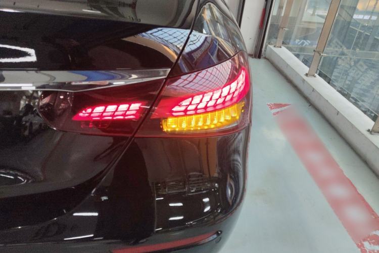 Used Mercedes-Benz E-Class 2022 Second Facelift E 300 L Fashion Edition
