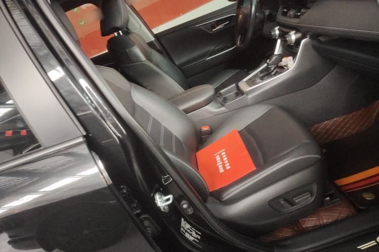 Used Toyota RAV4 2023 2.0L CVT Two-Wheel Drive Fashion Plus Edition
