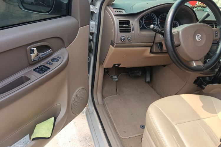 Used Buick GL8 2011 2.4L CT Comfort Edition