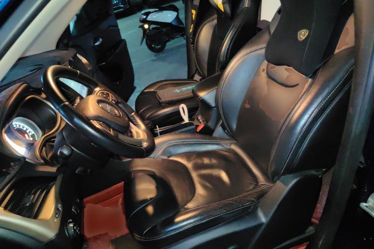 Used Jeep Cherokee 2014 2.4L Luxury Edition Left Front Seat