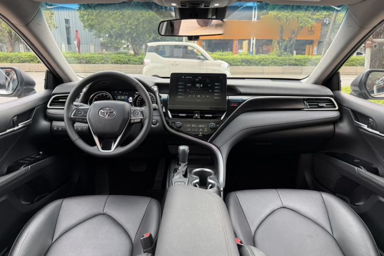 Used Toyota Camry 2021 2.0G Luxury Edition
