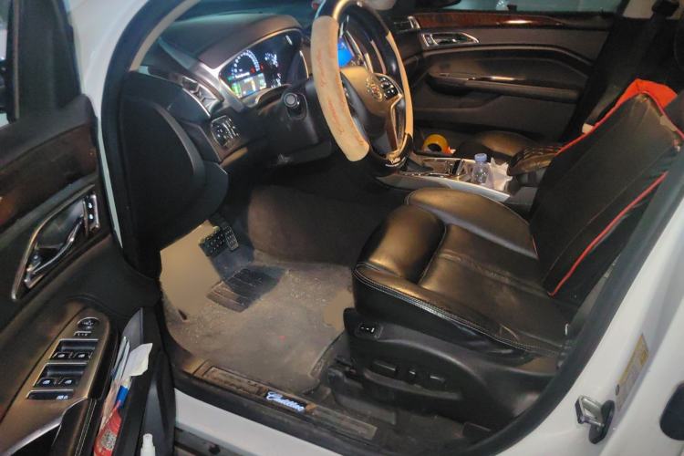 Used Cadillac SRX 2014 3.0L Elite Model Interior 3