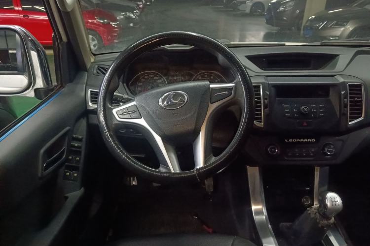 Used Leopaard Q6 2015 2.4L Manual Two-Wheel-Drive Elite Model