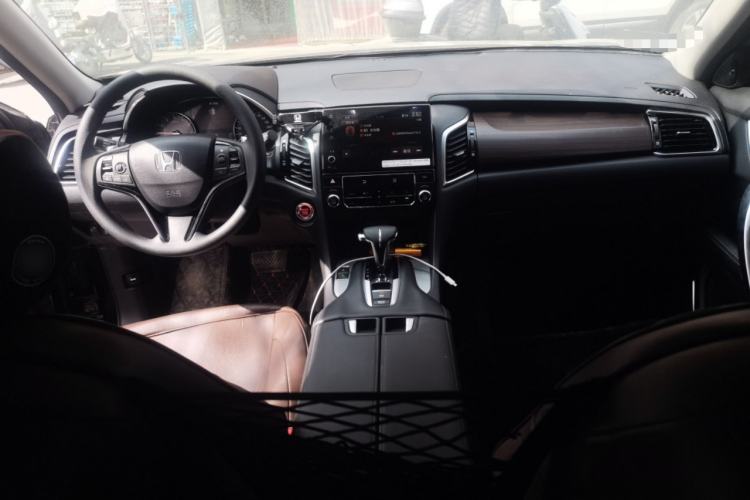 Used Honda Avancier 2017 240TURBO Two-Wheel Drive Elite Edition Center Console