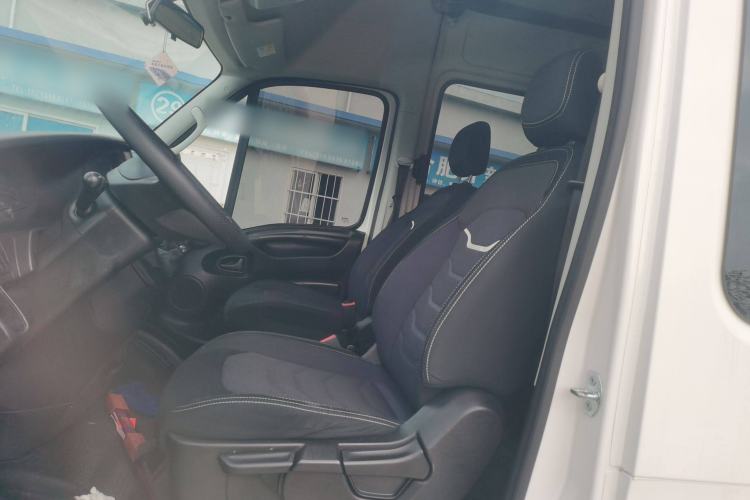 Used Iveco Eurocargo 2021 2.0T Manual Super-Rui Long Wheelbase Short Overhang High Roof Manual Doors F1A
