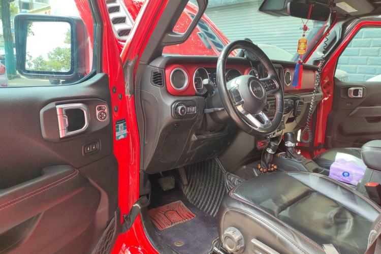 Used Jeep Wrangler 2019 2.0T Sahara Four-Door Electric Convertible China VI Emission Standard
