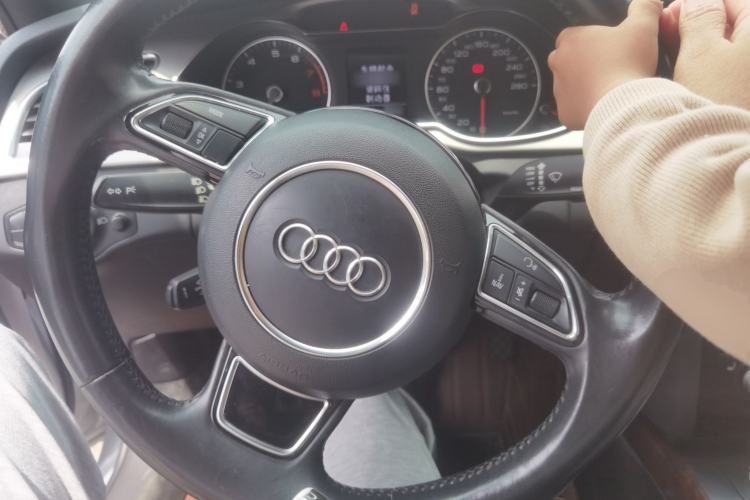 Used Audi A4L 2015 35 TFSI Automatic Standard Model Steering Wheel