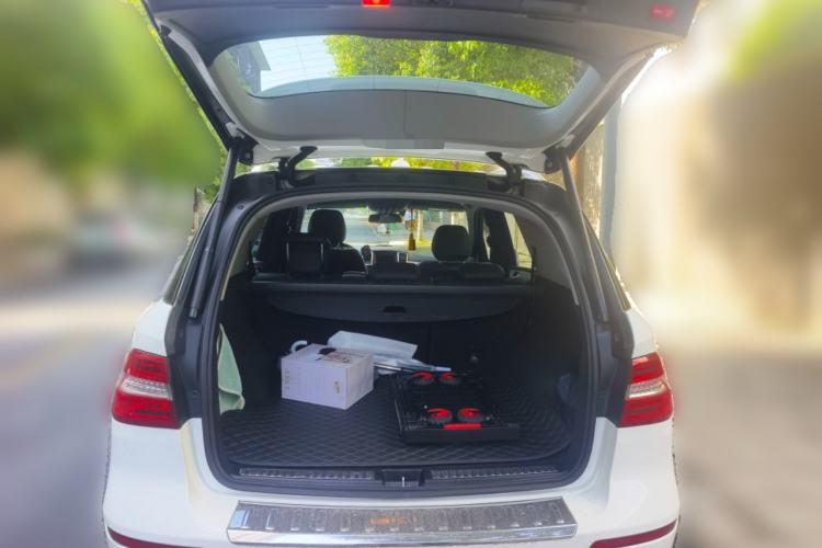 Used Mercedes-Benz M-Class 2015 ML 320 4MATIC Trunk