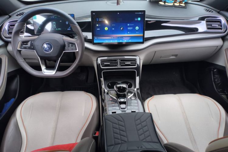 Used BYD Qin PLUS 2024 HONOR Edition DM-i 120KM Beyond Model Center Console