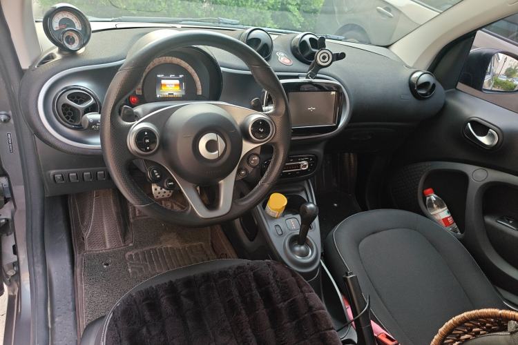 Used smart fortwo 2018 0.9T 66 kW Yao Titan Special Edition China V Standard Center Console