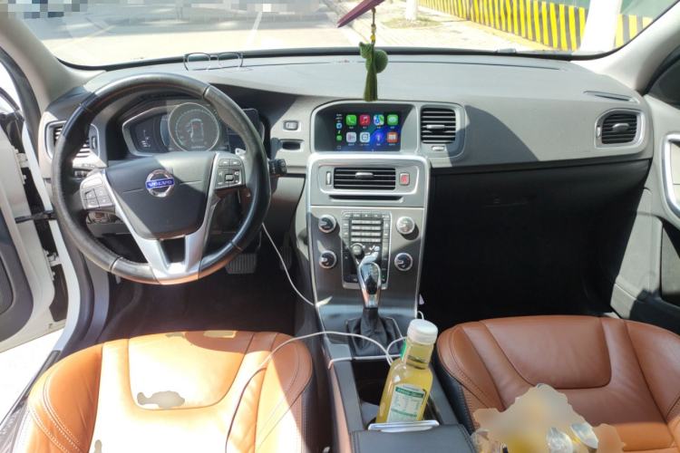 Used Volvo V60 2015 T5 Zhiya Edition Center Console