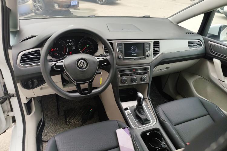 Used Volkswagen Golf Sportsvan 2016 1.6L Automatic Comfort Model Center Console