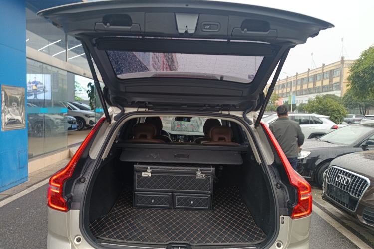 Used Volvo XC60 2020 T5 4x4 Zhiyi Luxury Edition