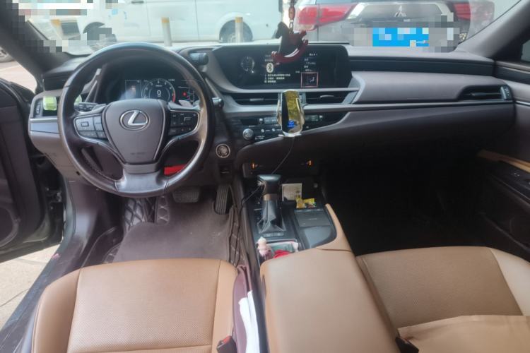 Used Lexus ES 2020 200 Excellence Edition Center Console