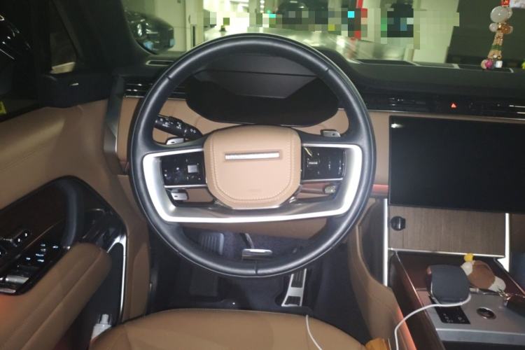 Used Land Rover Range 2024 3.0 L6 360 PS Grand Edition Steering Wheel