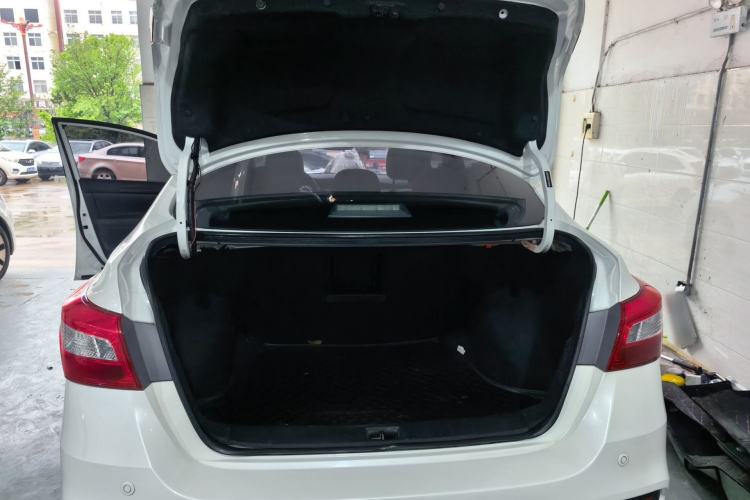 Used Nissan Sylphy 2016 1.6 XL CVT Luxury Edition Trunk