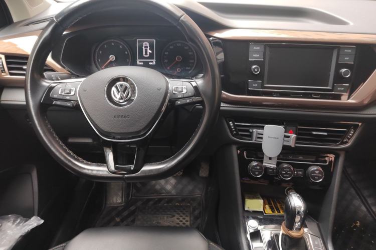 Used Volkswagen Tharu 2020 280TSI Two-Wheel Drive Comfort Edition China VI Standard Steering Wheel