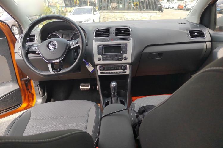 Used Volkswagen Polo 2016 1.6L Cross Polo Automatic Center Console