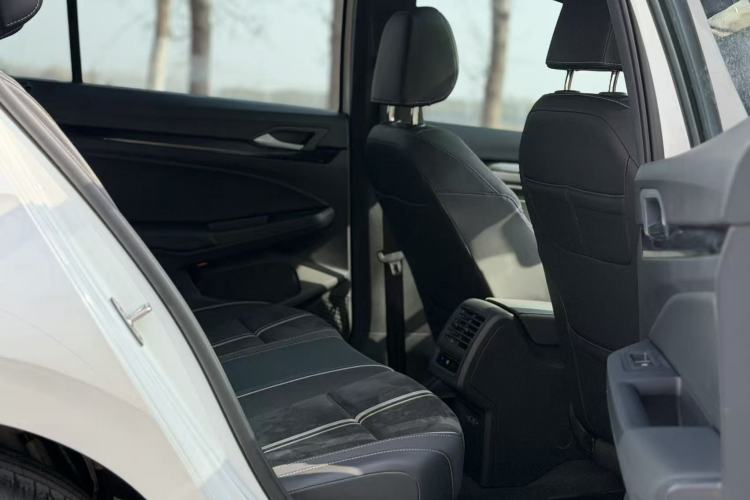 Used Volkswagen Golf 2023 280TSI DSG R-Line Lite Interior 7