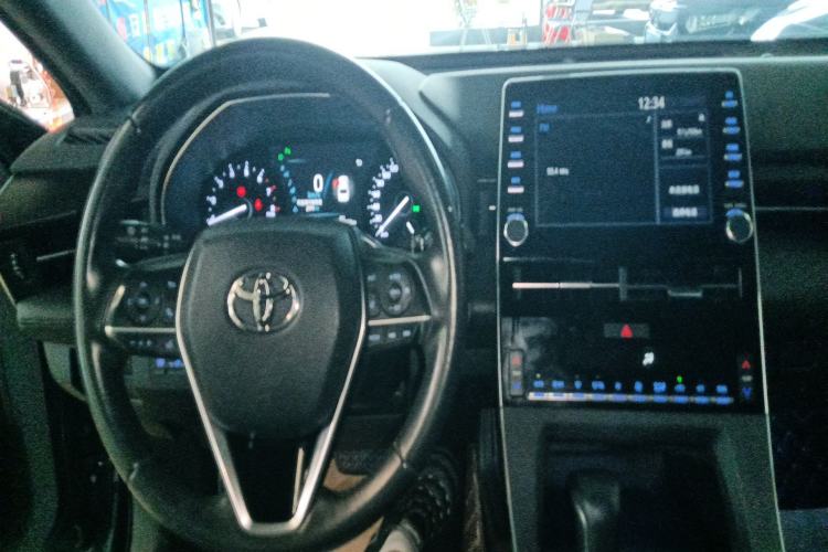 Used Toyota Avalon 2019 2.0L Luxury Edition China VI Standard Center Console