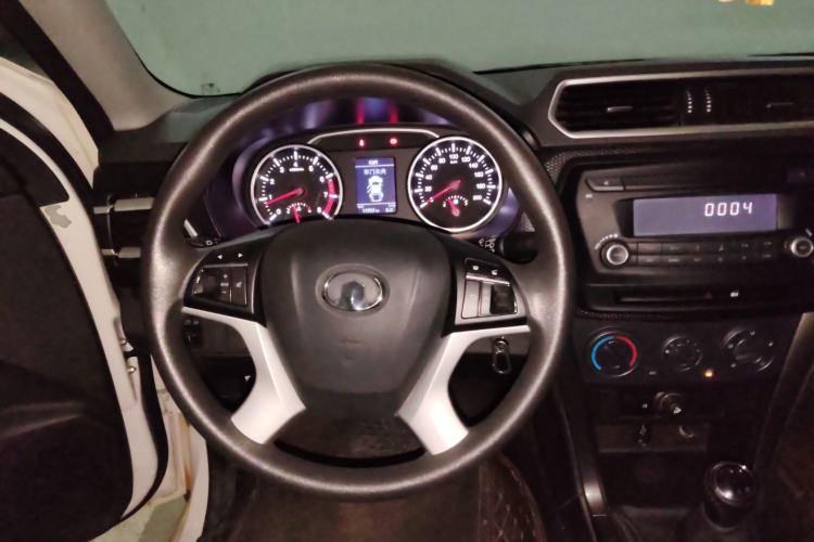 Used Great Wall Wingle 5 2020 2.4L Gasoline Two-Wheel Drive Value Edition Big Double Cab China VI Standard 4K22D4M Steering Wheel